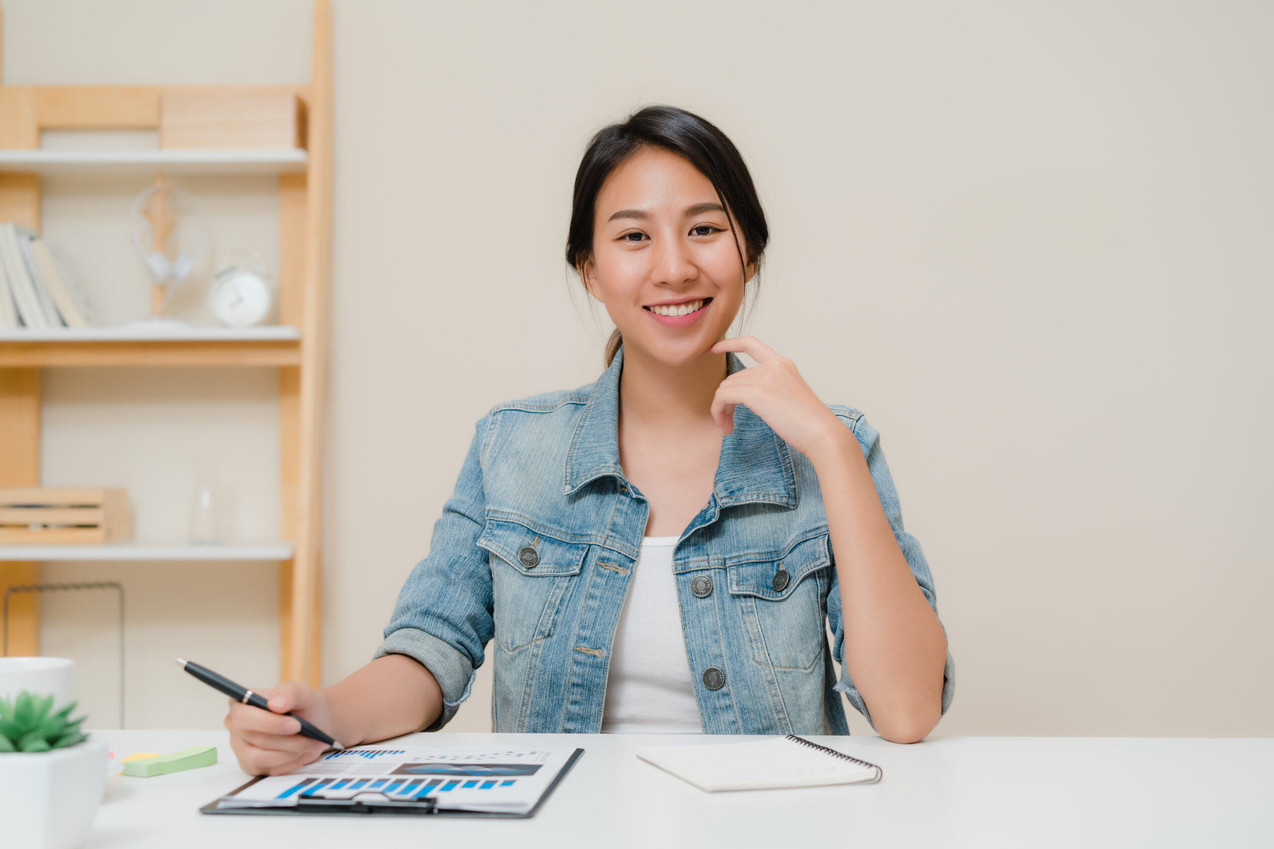 Asia business woman feeling happy smiling and looking to camera